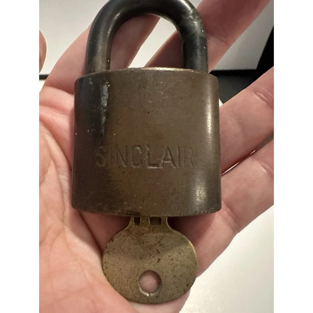 Vintage Sinclair Oil Company Gas Pump Wilson Bohannan Padlock Lock‎